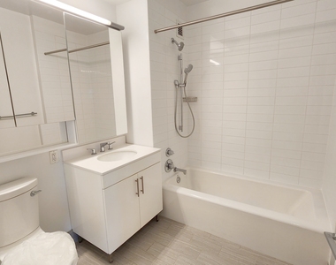 West 57th Street - Photo Thumbnail 5