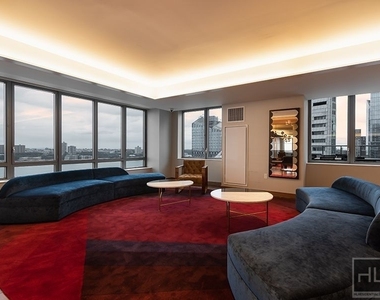 West 57th Street - Photo Thumbnail 7