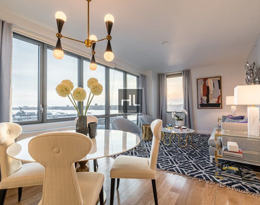 West 57th Street - Photo Thumbnail 7