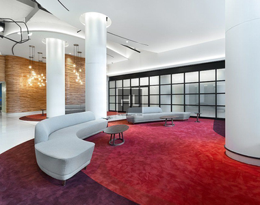 West 57th Street - Photo Thumbnail 9