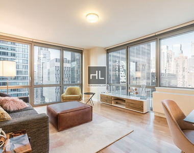 West 57th Street - Photo Thumbnail 11