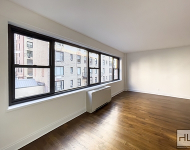 East 56 Street - Photo Thumbnail 3