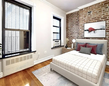 Clinton & Rivington St - Photo Thumbnail 3