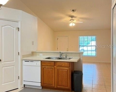 733 E Indiana Avenue - Photo Thumbnail 6