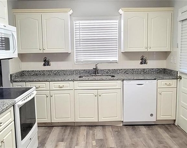 340 Tropical Ln - Photo Thumbnail 4