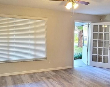 340 Tropical Ln - Photo Thumbnail 3
