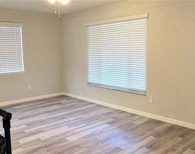 340 Tropical Ln - Photo Thumbnail 12