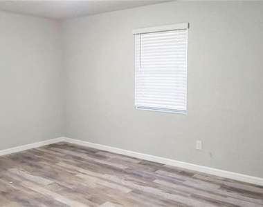 340 Tropical Ln - Photo Thumbnail 11
