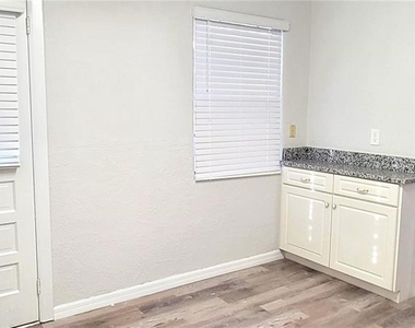 340 Tropical Ln - Photo Thumbnail 5