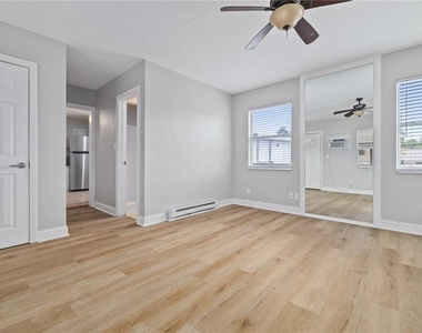 917 30th Avenue N - Photo Thumbnail 4