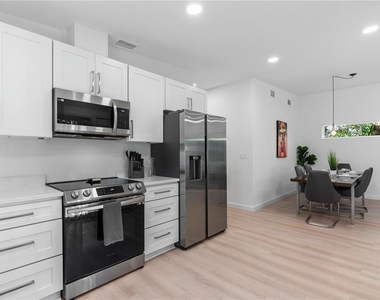 39 Florida Avenue - Photo Thumbnail 7