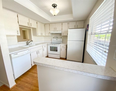 1370 Heather Ridge Boulevard - Photo Thumbnail 5