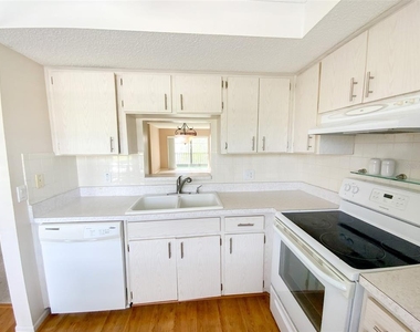 1370 Heather Ridge Boulevard - Photo Thumbnail 4
