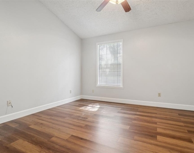 11325 Stratton Park Drive - Photo Thumbnail 15