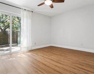 11325 Stratton Park Drive - Photo Thumbnail 9