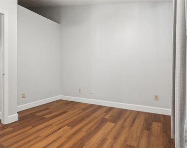 11325 Stratton Park Drive - Photo Thumbnail 13