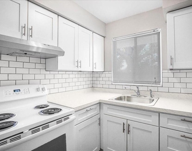 5991 Fairfield Avenue S - Photo Thumbnail 6