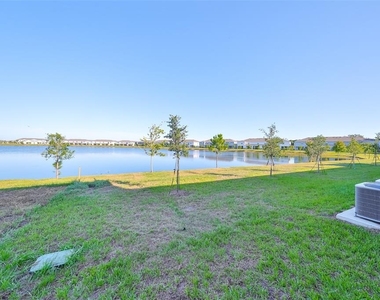 379 Mangrove Shade Circle - Photo Thumbnail 12