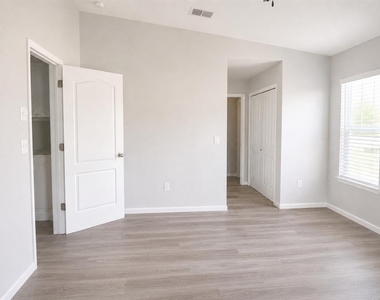 18686 Dobson Drive - Photo Thumbnail 7
