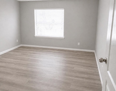 18686 Dobson Drive - Photo Thumbnail 11