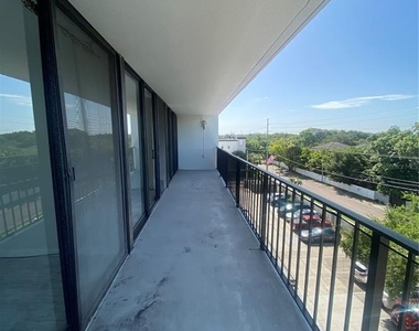 3211 W Swann Avenue - Photo Thumbnail 12