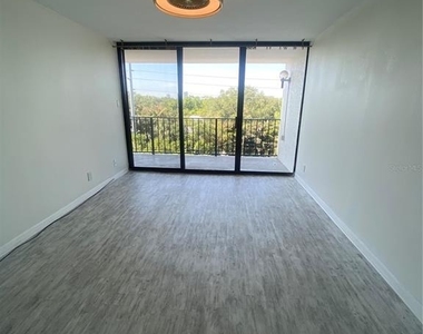3211 W Swann Avenue - Photo Thumbnail 10