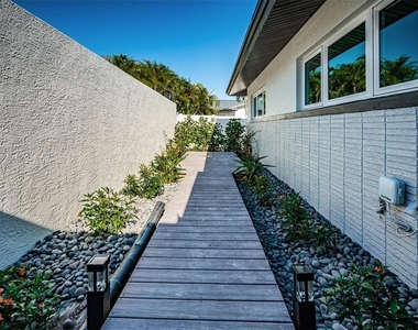 510 55th Avenue - Photo Thumbnail 9