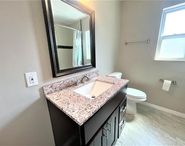 5036 Oxford Avenue N - Photo Thumbnail 11