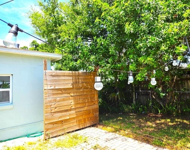 5036 Oxford Avenue N - Photo Thumbnail 21