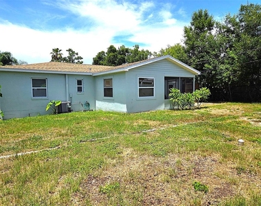 5036 Oxford Avenue N - Photo Thumbnail 19
