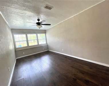 5036 Oxford Avenue N - Photo Thumbnail 13
