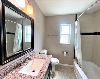 5036 Oxford Avenue N - Photo Thumbnail 10