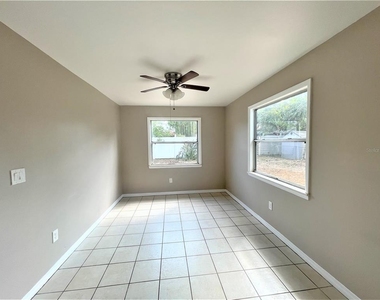 5036 Oxford Avenue N - Photo Thumbnail 16