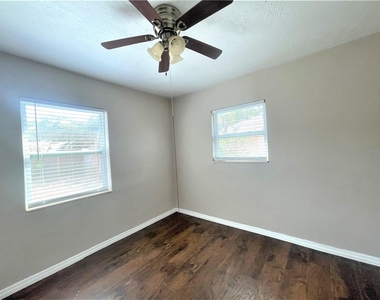5036 Oxford Avenue N - Photo Thumbnail 12