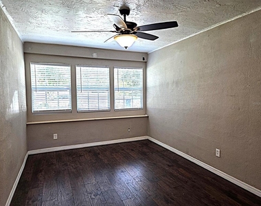 5036 Oxford Avenue N - Photo Thumbnail 14