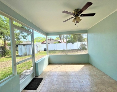 5036 Oxford Avenue N - Photo Thumbnail 17