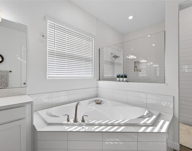 17216 Scuba Crest Street - Photo Thumbnail 33