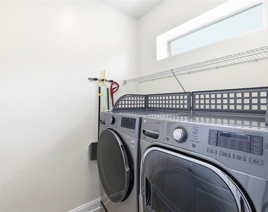 2734 Silvermoss Drive - Photo Thumbnail 20
