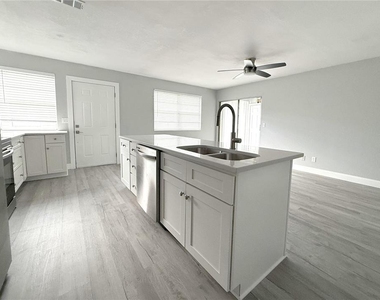 1231 Illinois Avenue - Photo Thumbnail 2