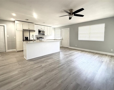 1231 Illinois Avenue - Photo Thumbnail 3