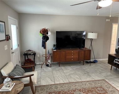 1119 Beverly Avenue - Photo Thumbnail 9