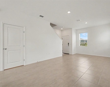 13207 Forge Avenue - Photo Thumbnail 4