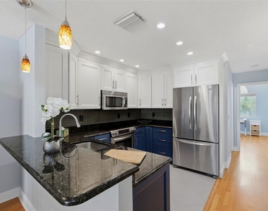 381 Madeira Circle - Photo Thumbnail 9