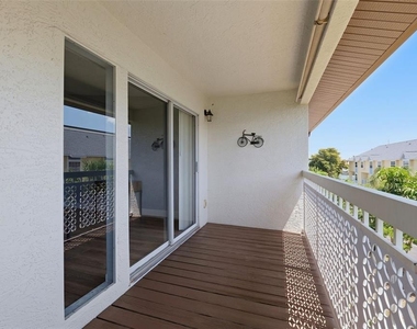 381 Madeira Circle - Photo Thumbnail 19