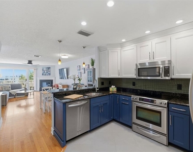 381 Madeira Circle - Photo Thumbnail 11