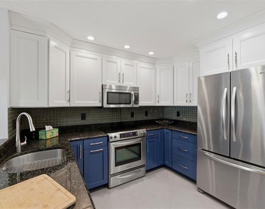381 Madeira Circle - Photo Thumbnail 10