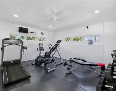 381 Madeira Circle - Photo Thumbnail 31