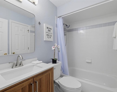 381 Madeira Circle - Photo Thumbnail 13