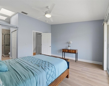 381 Madeira Circle - Photo Thumbnail 17