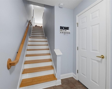 381 Madeira Circle - Photo Thumbnail 3